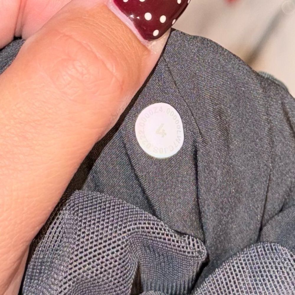 Lululemon Flat-Front Relaxed Short 4" In Graphite Grey Size 4 - Picture 6 of 6